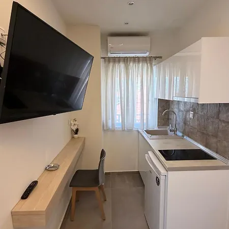 Aparthotel Kostas 3*