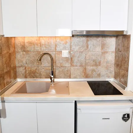Kostas Aparthotel 3*